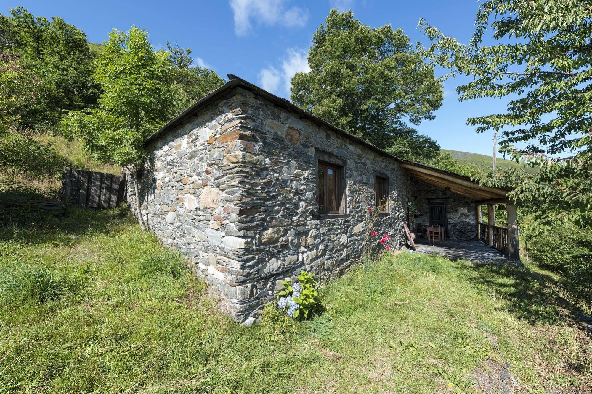 Hotel Rural Valle De Ancares Pereda de Ancares Exterior photo